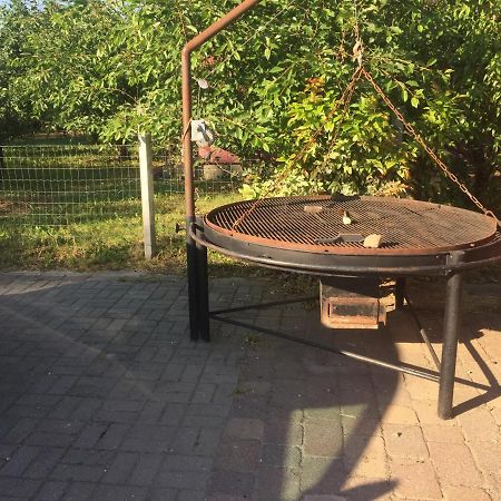 Bed and Breakfast Keresz Panzio Martely Экстерьер фото
