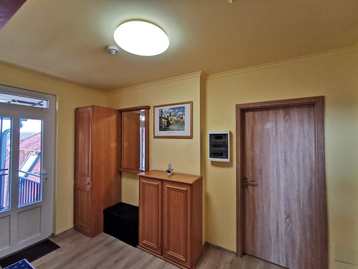 Bed and Breakfast Keresz Panzio Martely Экстерьер фото